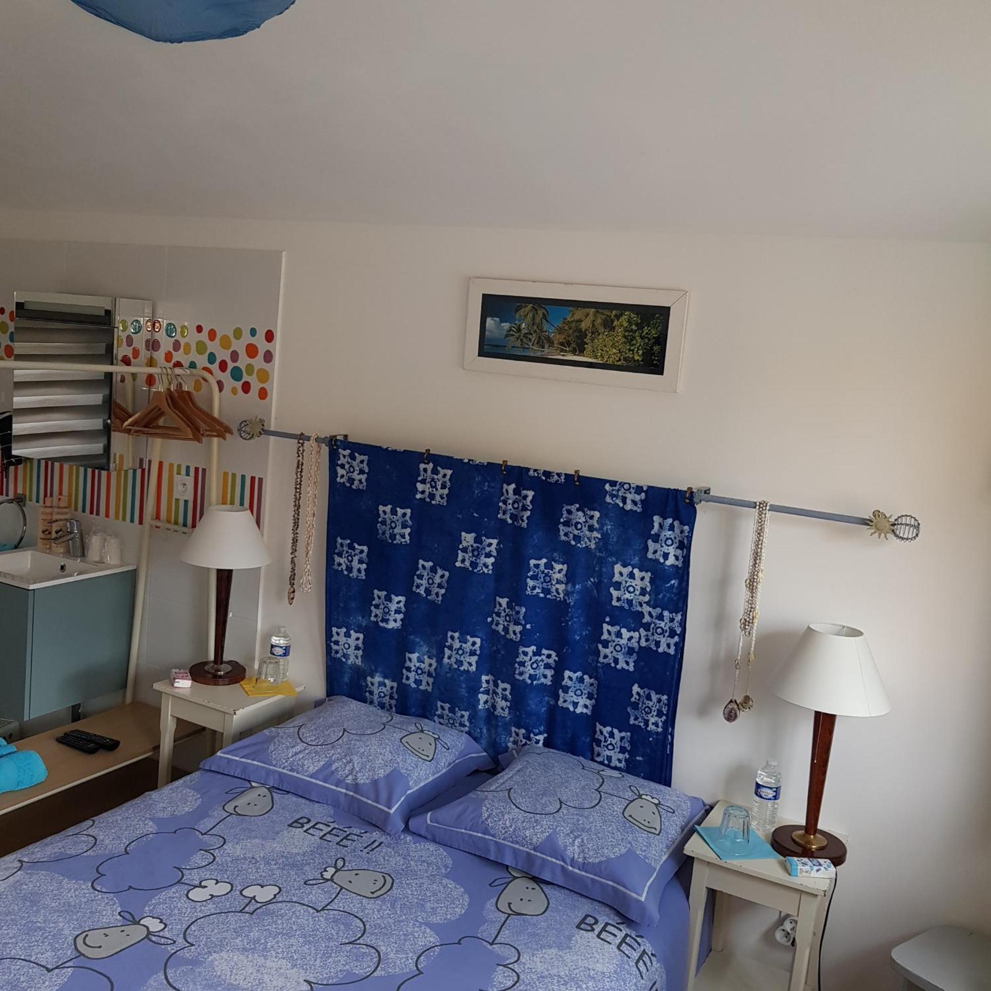 לינה וארוחת בוקר Coudeville Le Jardin מראה חיצוני תמונה